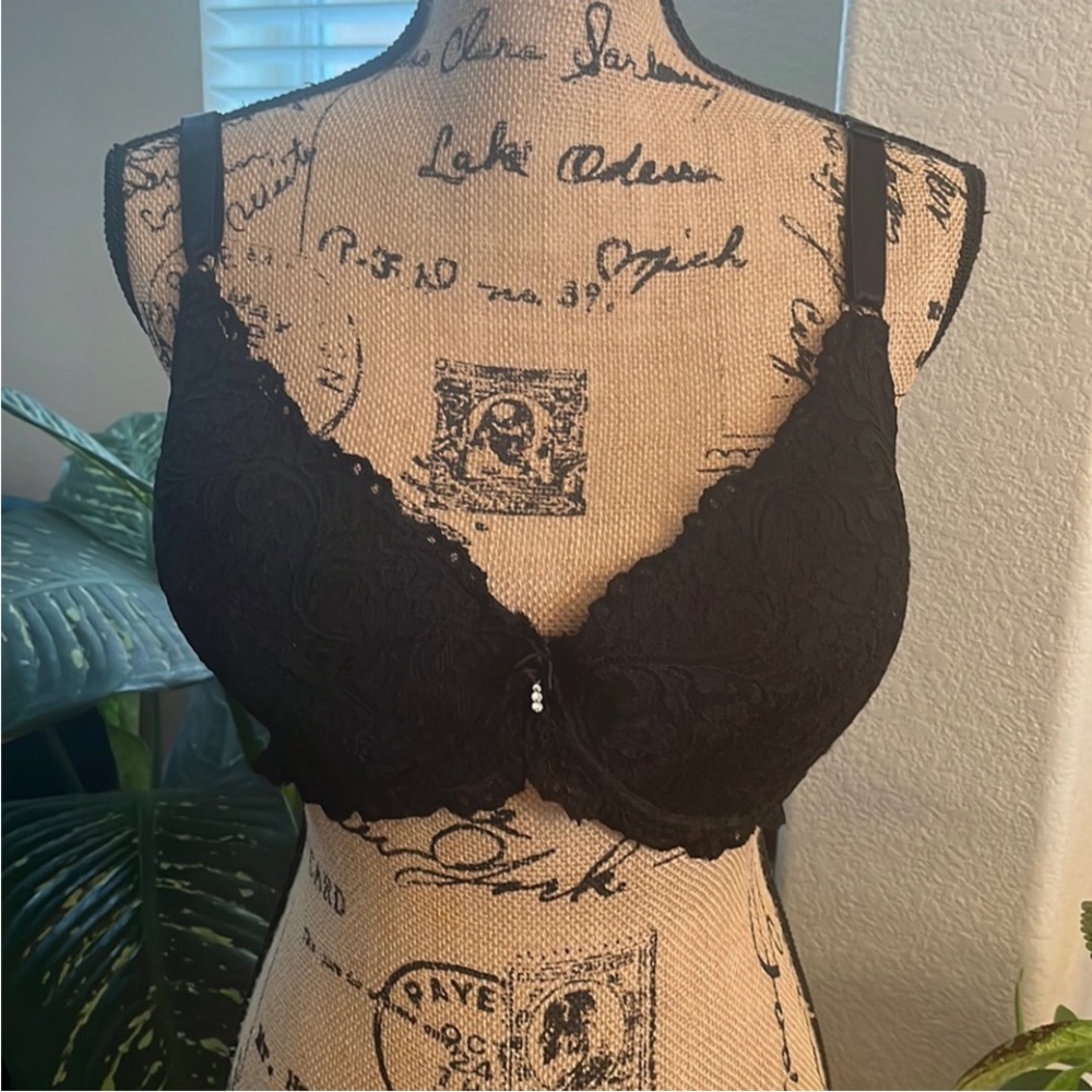 NWOT Smart & Sexy 38DD Bra. Excellent condition. Diamonds for sexy and style.